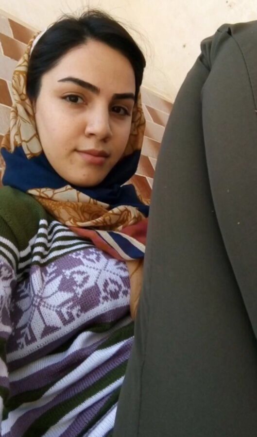 Corno iraniano compartilha sua jovem esposa muçulmana Hijabi na web