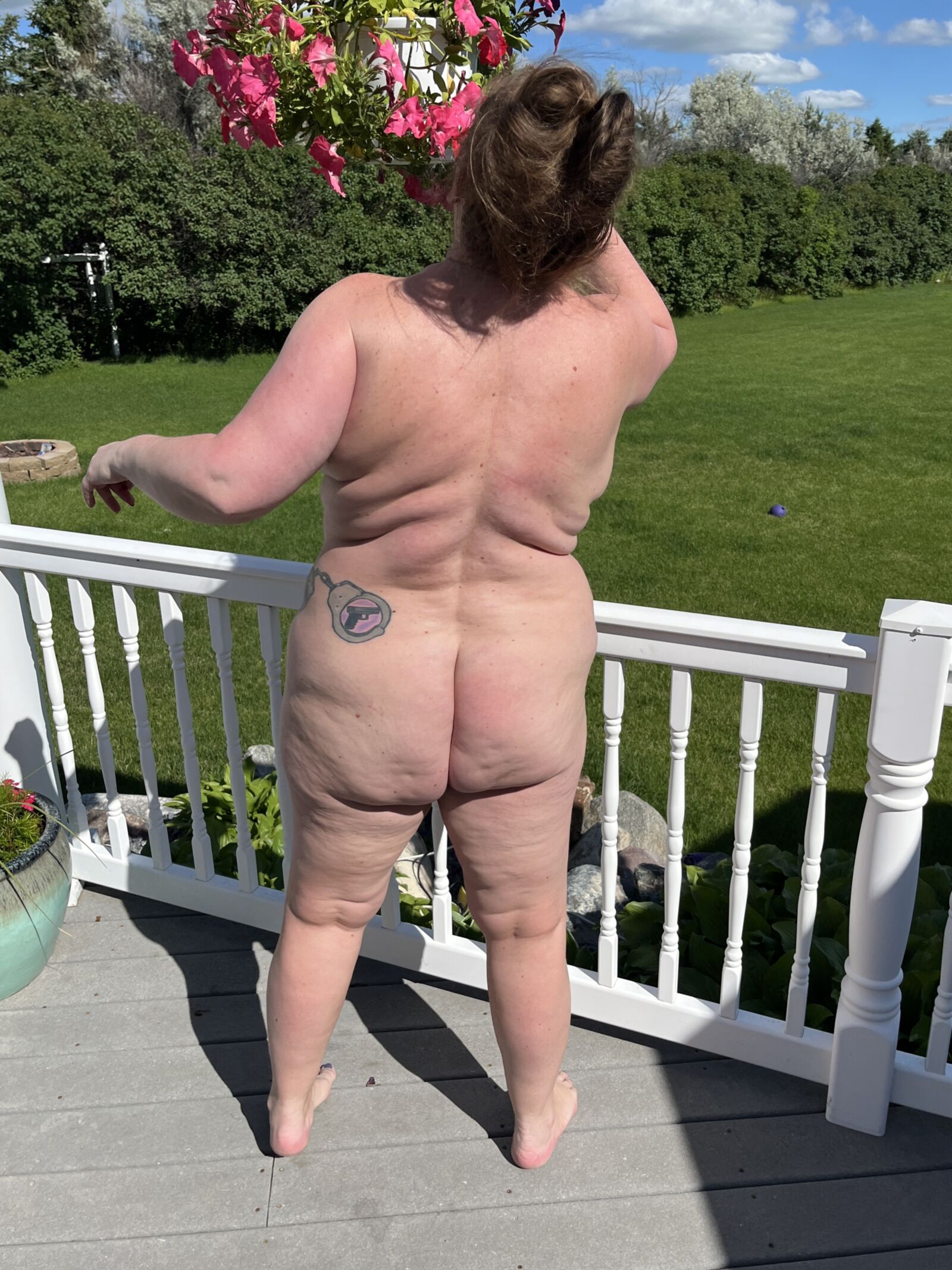 Fat mom Ginger outside 