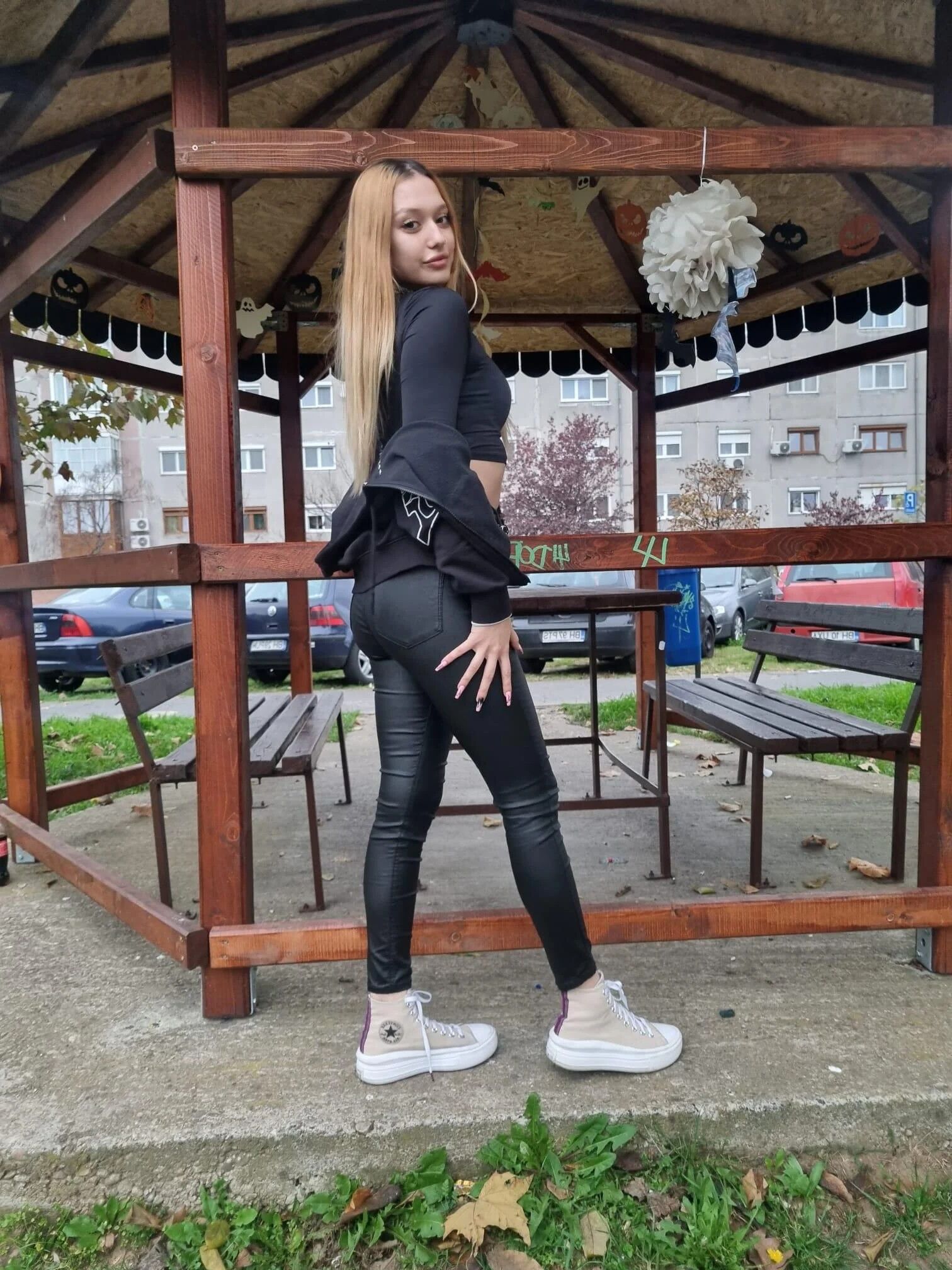 Reddit babe Mystic Aura  leather/jeans