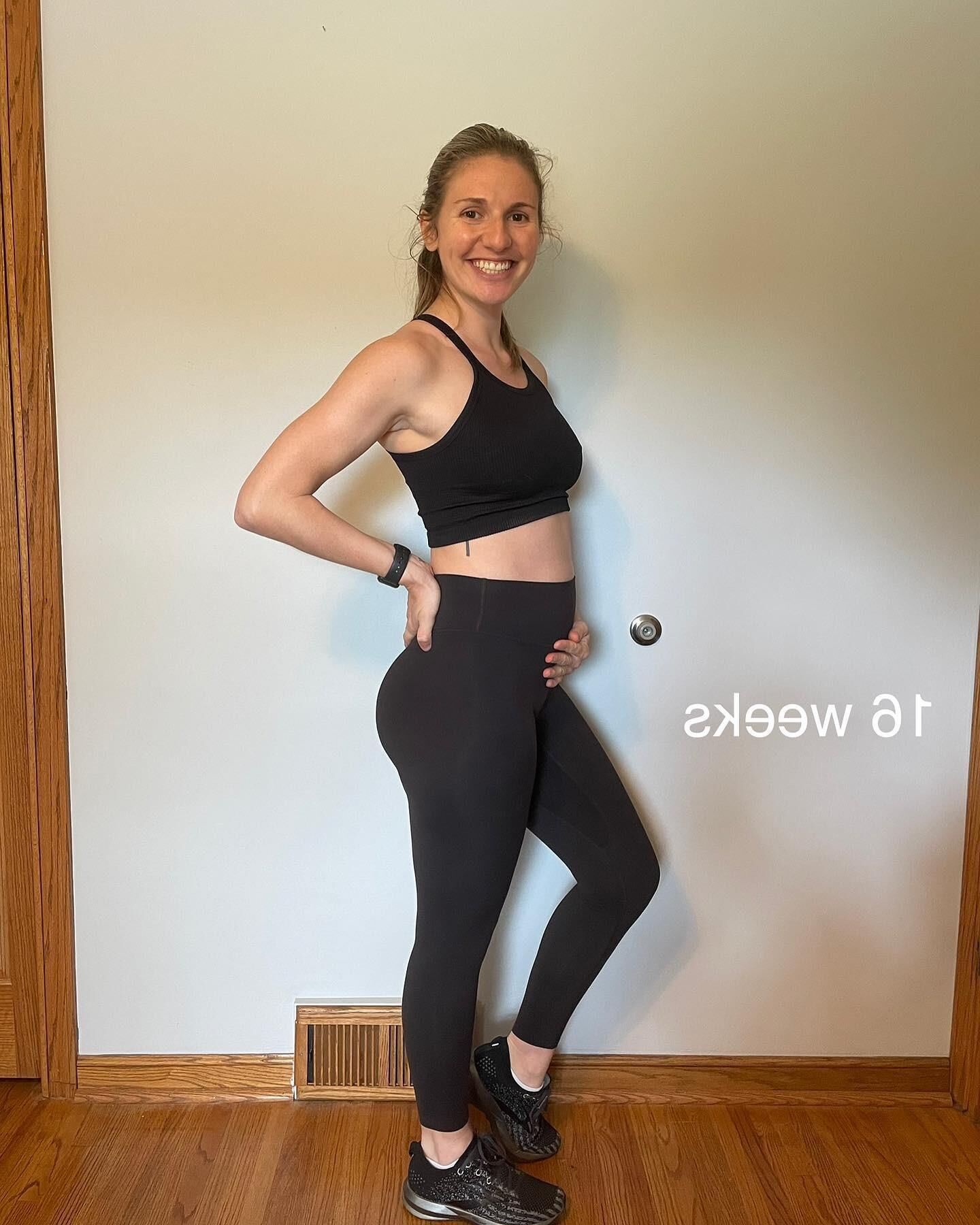 Amateur mom Erin in yogapants pregnant and tight body