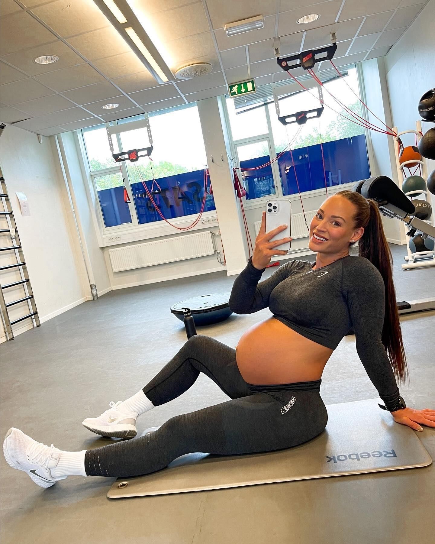 Hot pregnant sportbabe Christina