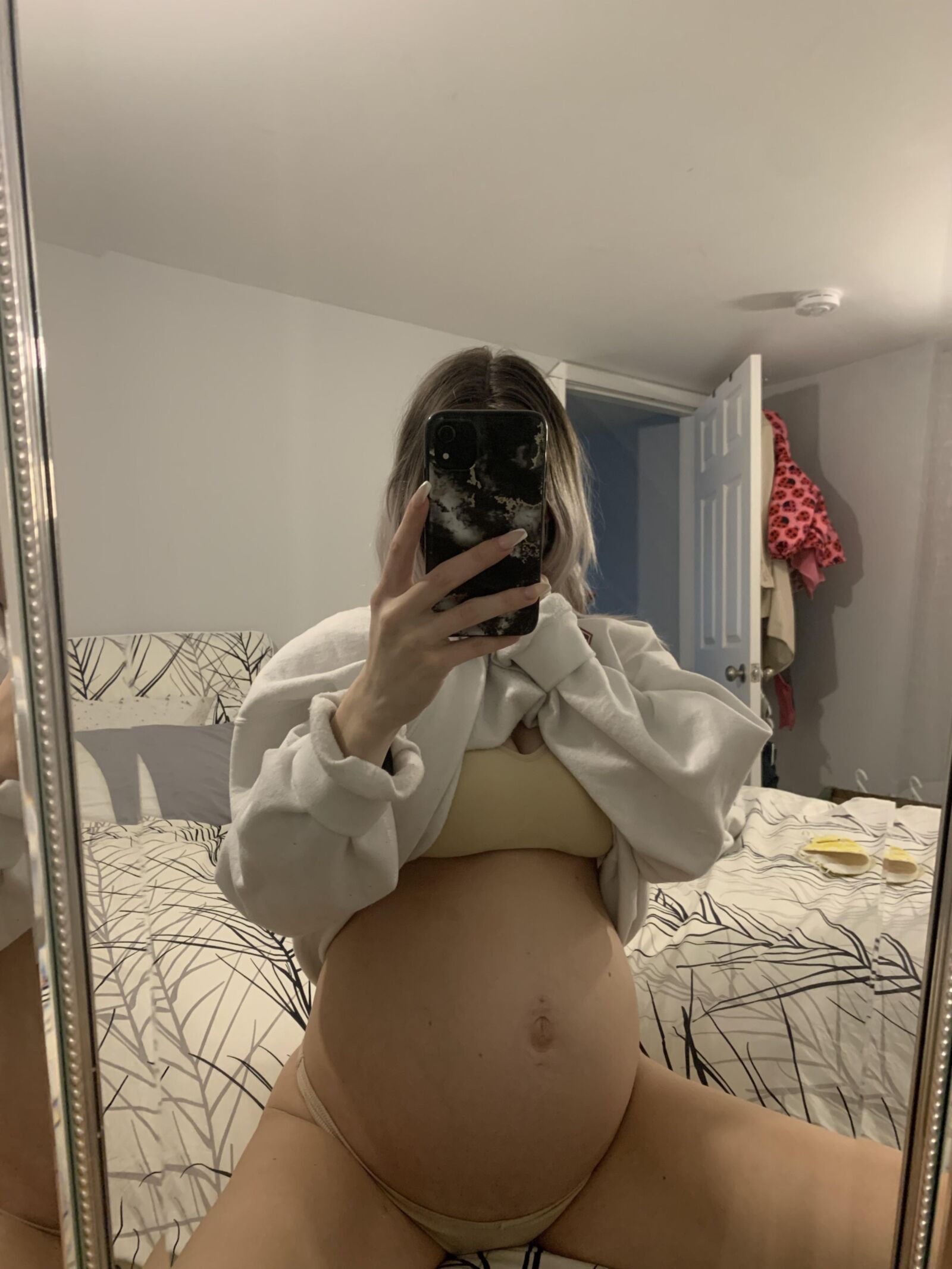 Canadian preggo Mae