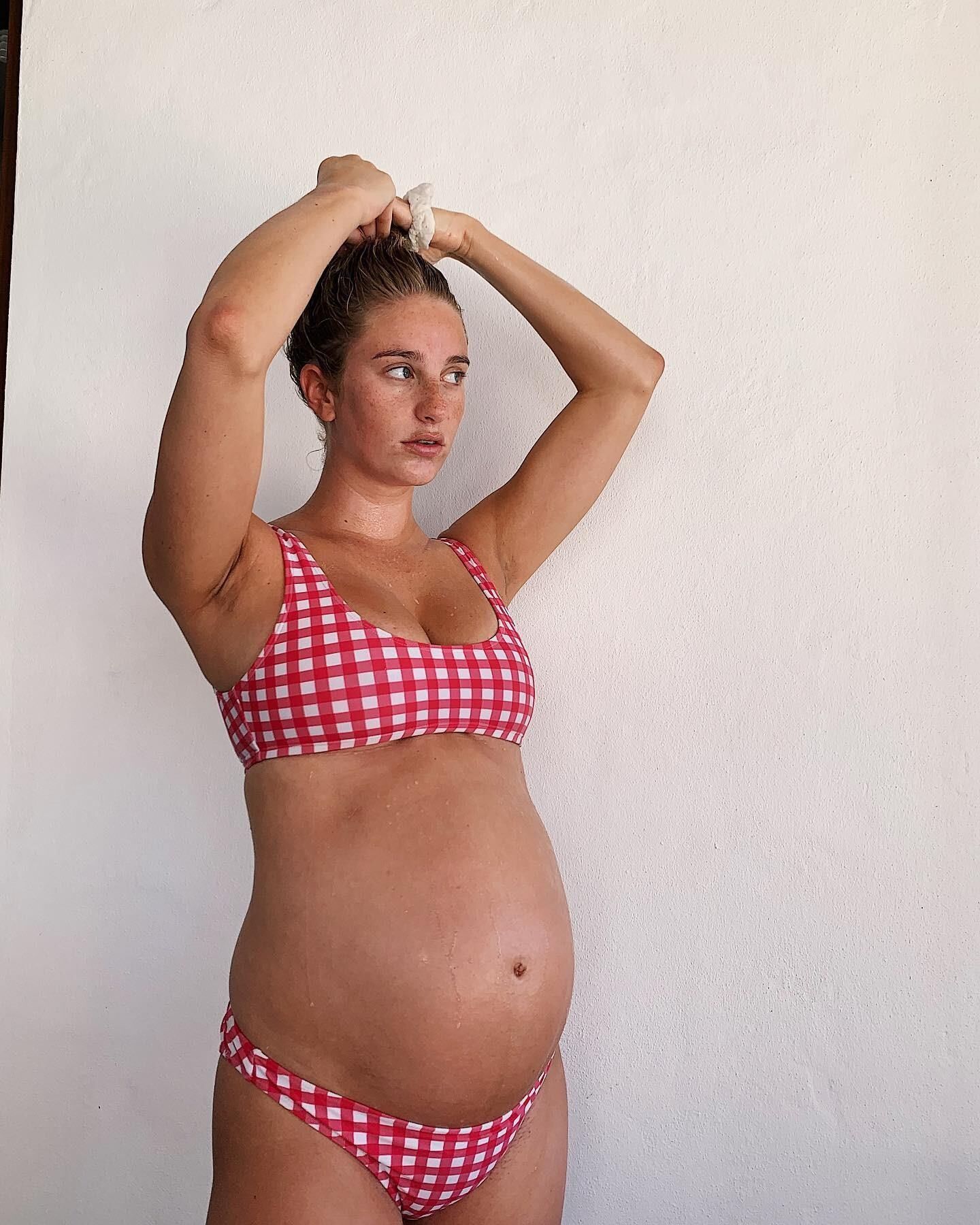 Maman chaude Penny enceinte pour la troisième fois