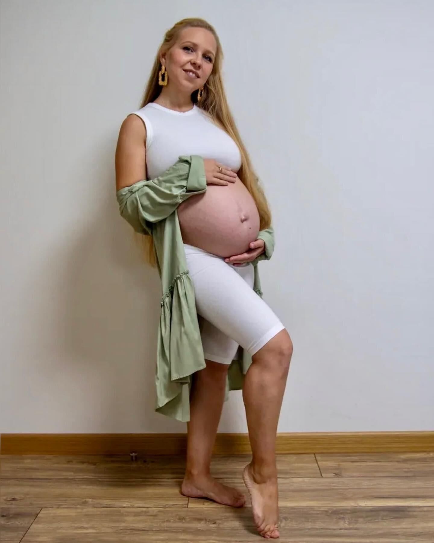 la jolie jeune maman Elinka enceinte