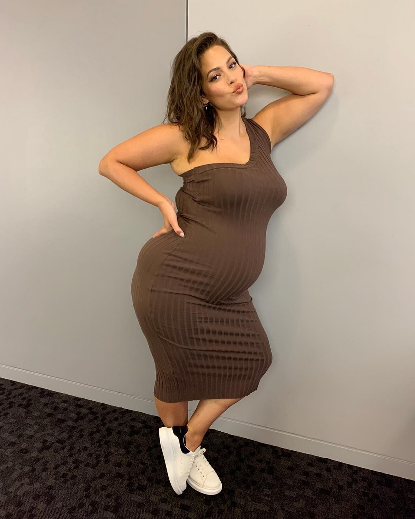 Hot curvy mom Ashley very pregnant