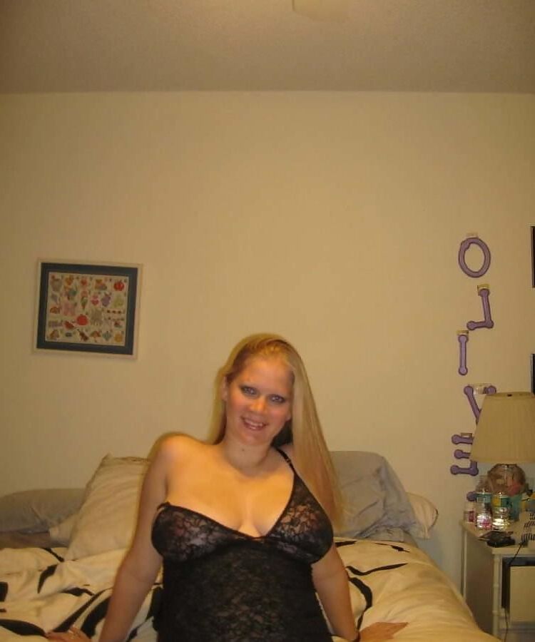 Amateur pregnant hot blond wife