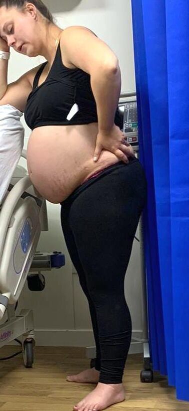 Posing sexy pregnant amateurs  2