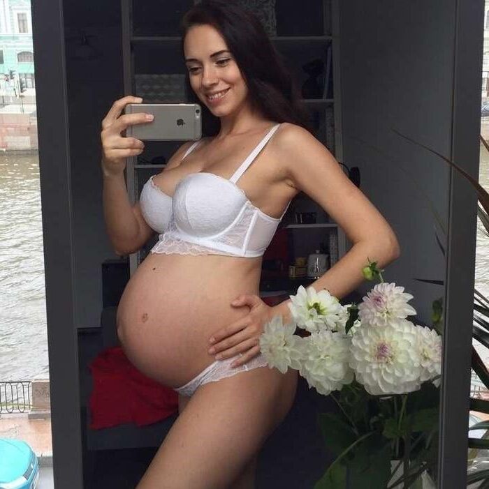 beautiful pregnant girl makes selfies