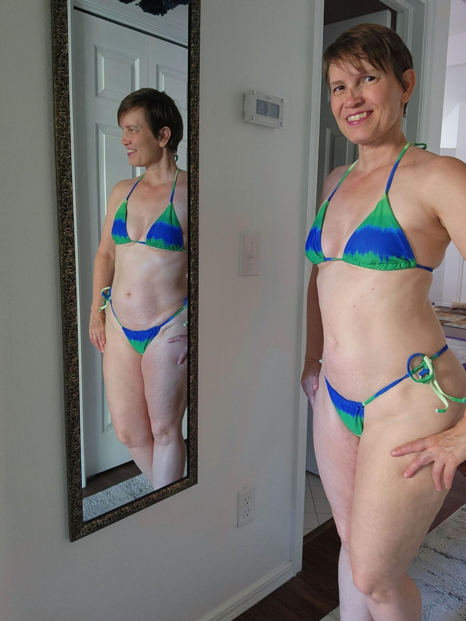 Women in Mirrors   Swimsuits