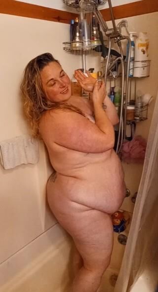 Beautiful of the belly in the shower