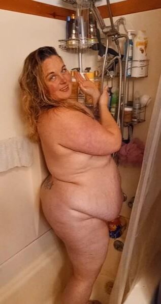 Beautiful of the belly in the shower