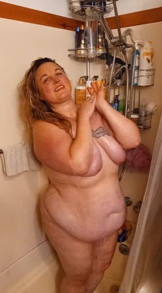 Beautiful of the belly in the shower