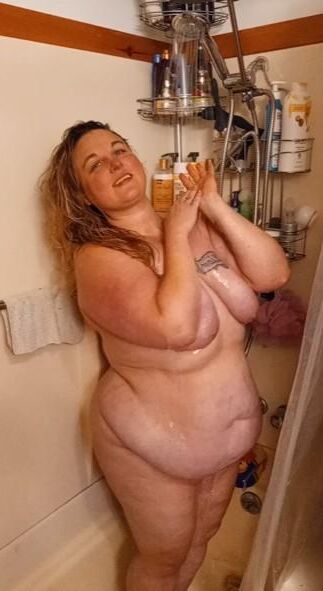 Beautiful of the belly in the shower