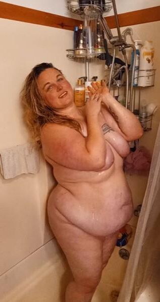 Beautiful of the belly in the shower