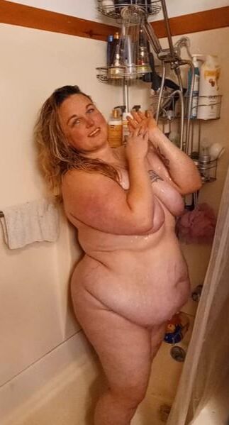 Beautiful of the belly in the shower