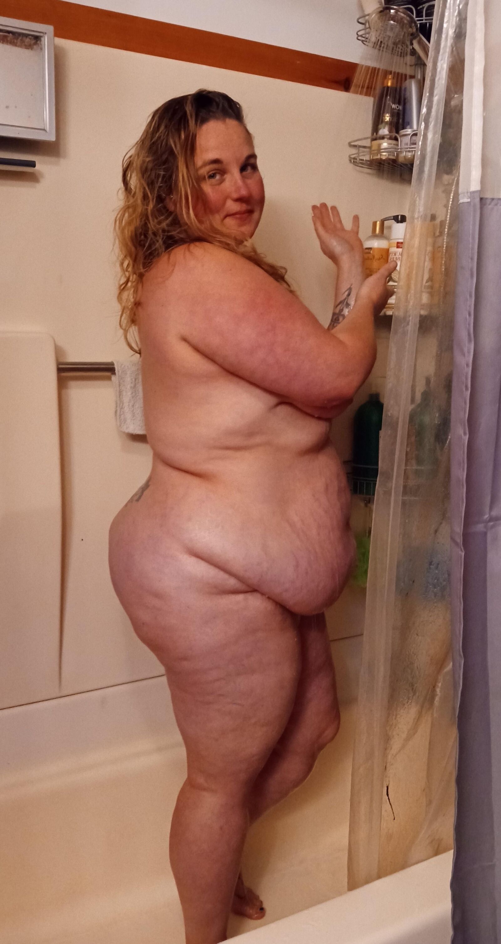 Beautiful of the belly in the shower