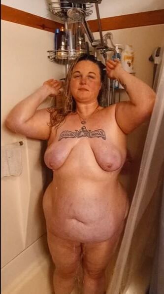 Beautiful of the belly in the shower