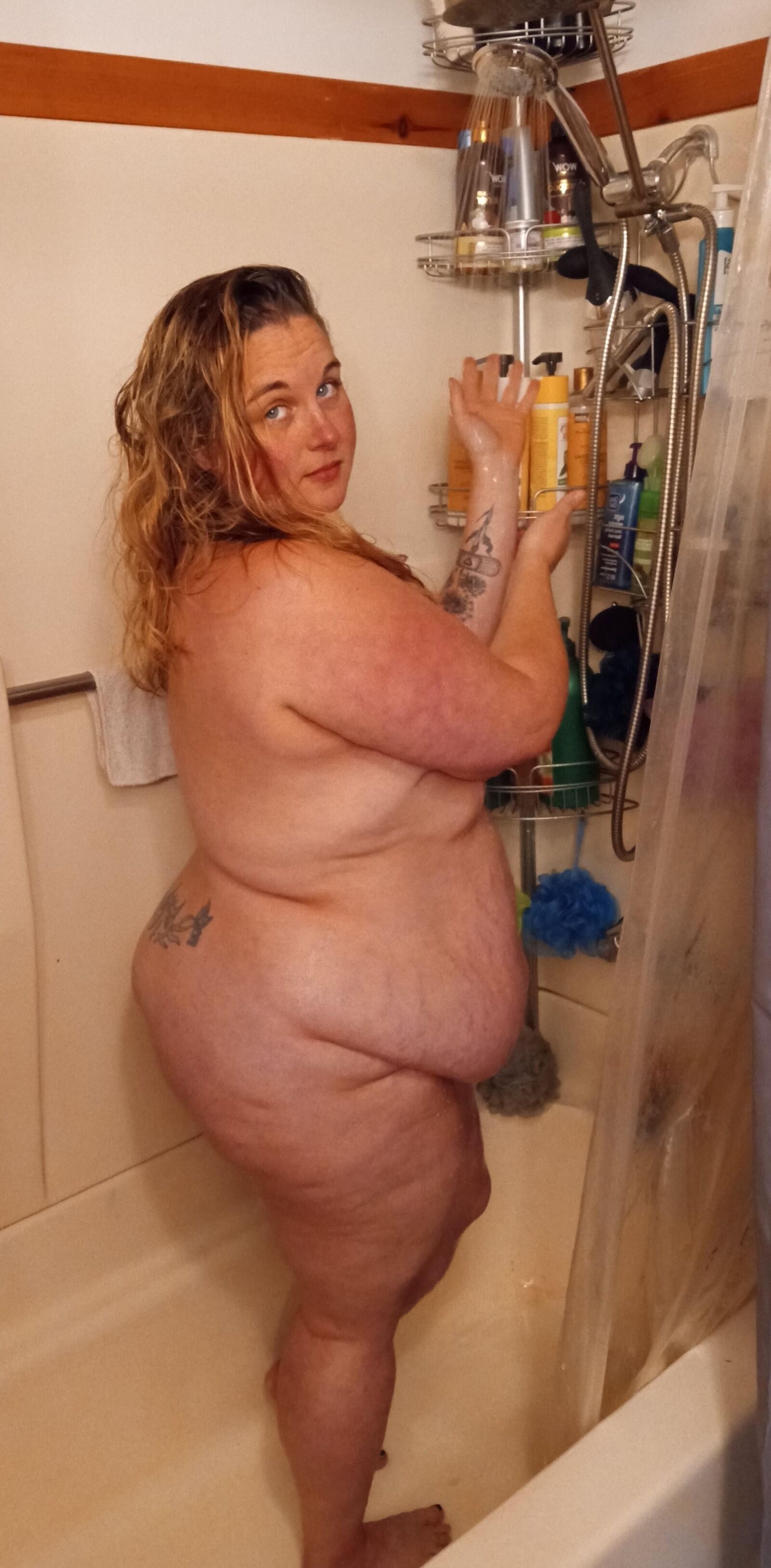 Beautiful of the belly in the shower