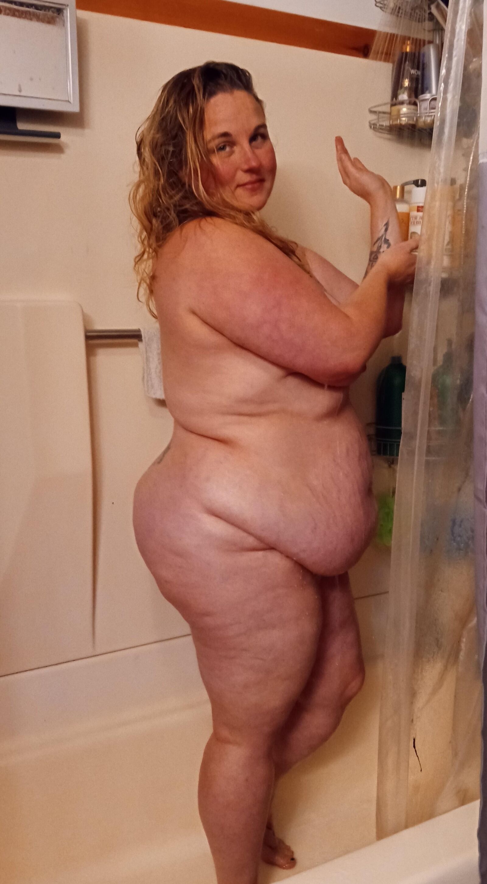 Beautiful of the belly in the shower