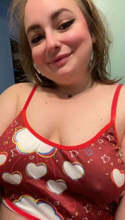 Fat milf cutie desperate for attention 