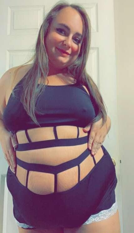 Fat milf cutie desperate for attention 