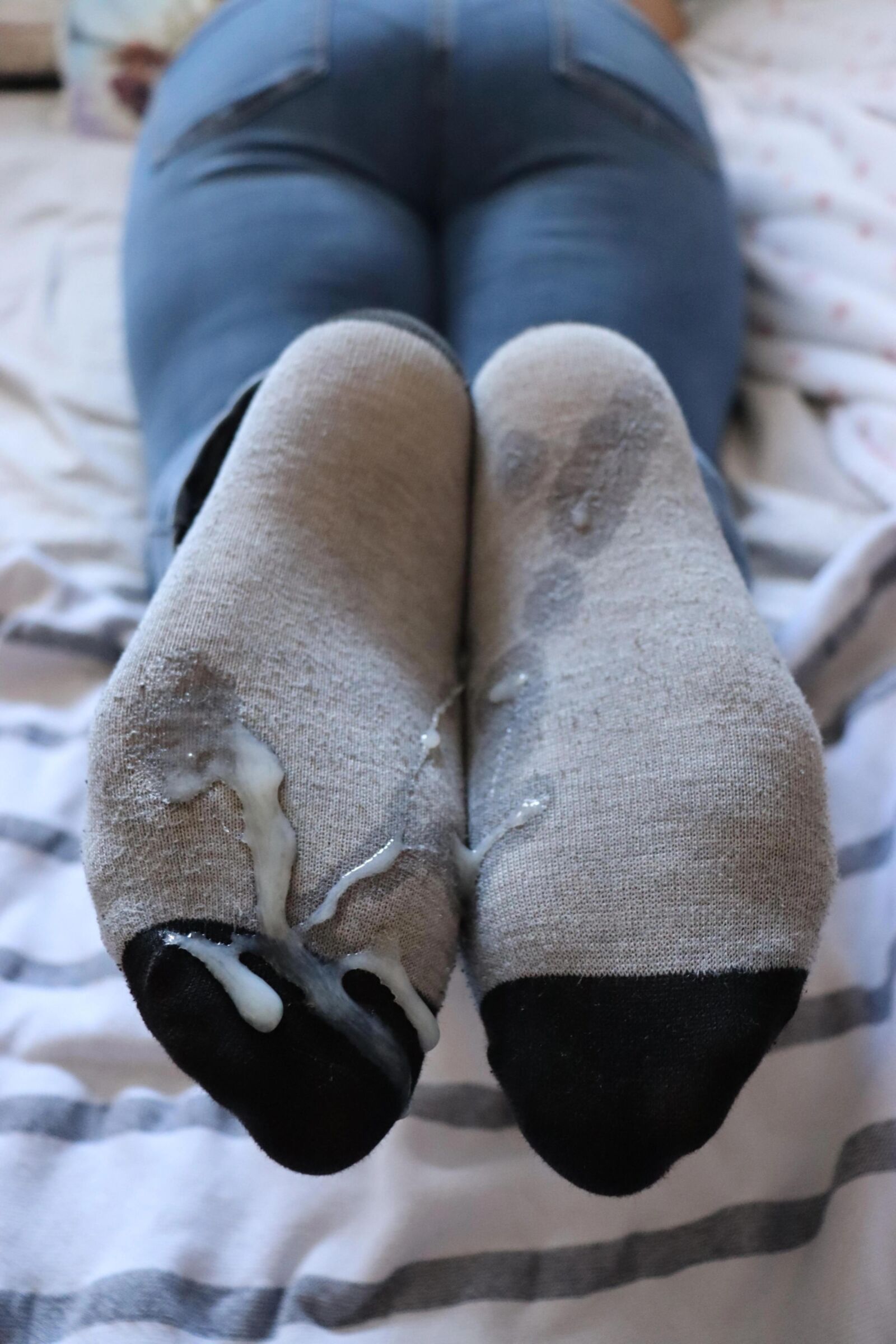 filles en chaussettes blanches