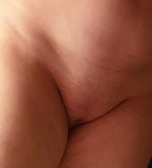 My wife pussy.Hairy or bare?Please vote.