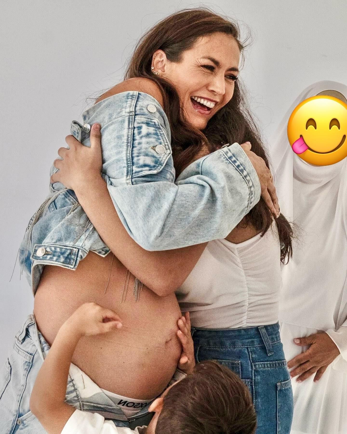 Influencer prego alemana para comentarios (no desnuda)