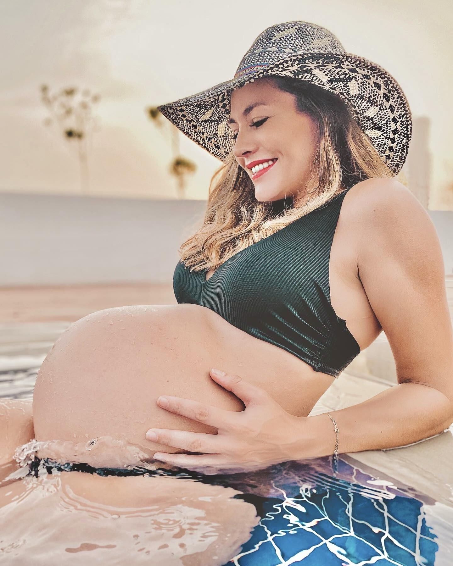 Influencer prego alemana para comentarios (no desnuda)