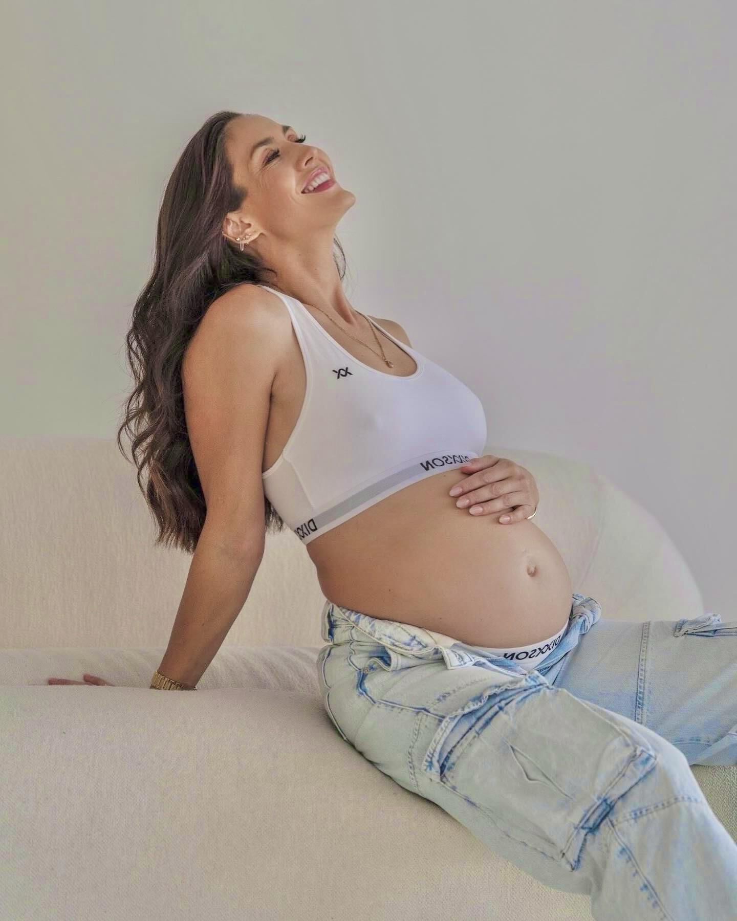 Influencer prego alemana para comentarios (no desnuda)