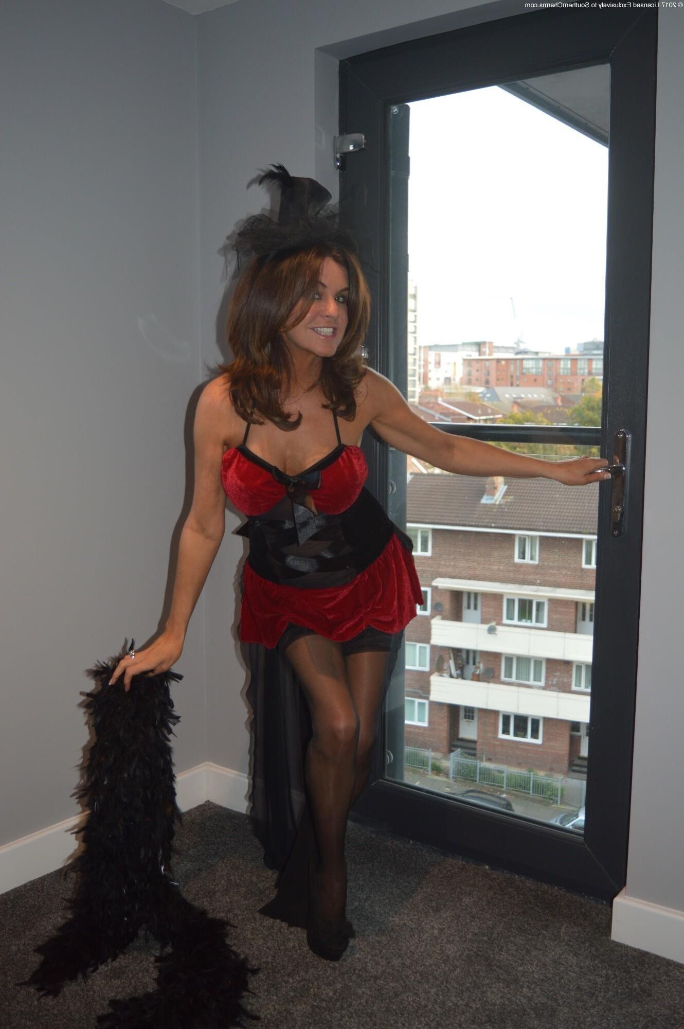 Brunette Milf In Stockings