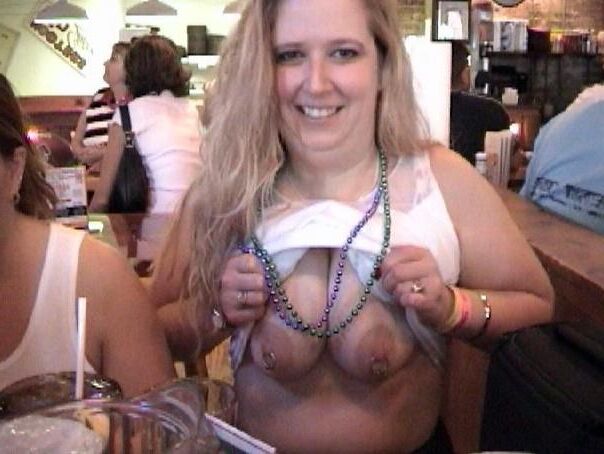 Moms Flashing Tits 