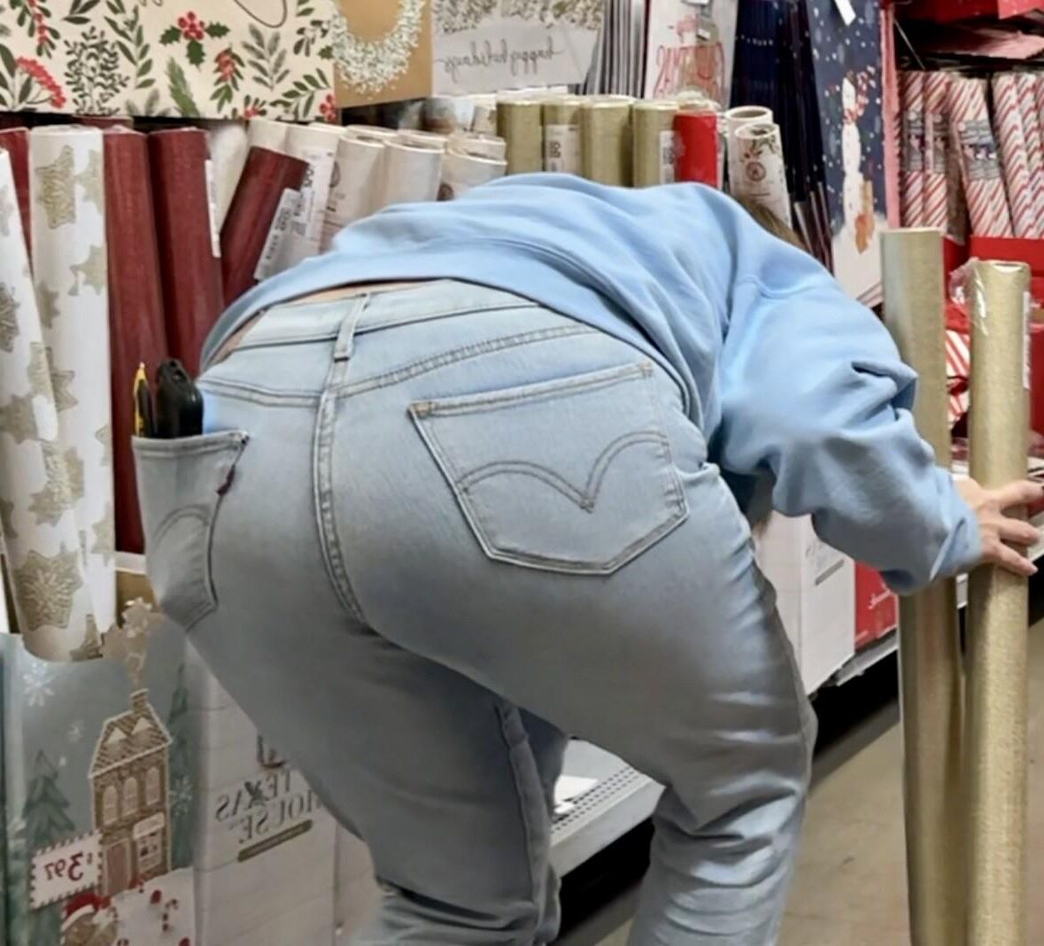 Candid Shopping Mall Pawgs and Asses BITTE KOMMENTIEREN