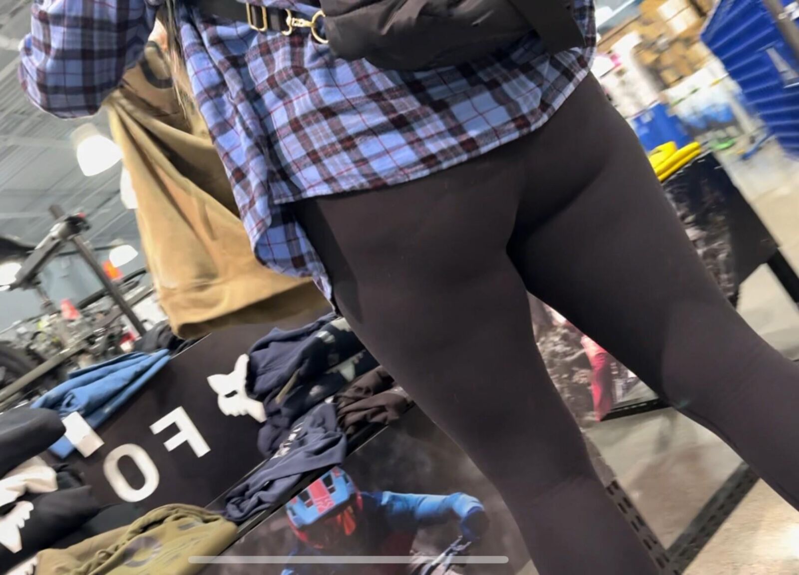 Candid Shopping Mall Pawgs and Asses BITTE KOMMENTIEREN