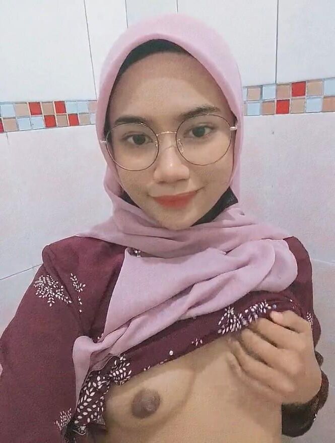 Pretty Asian Hijab Jilbab Showing Her Tits