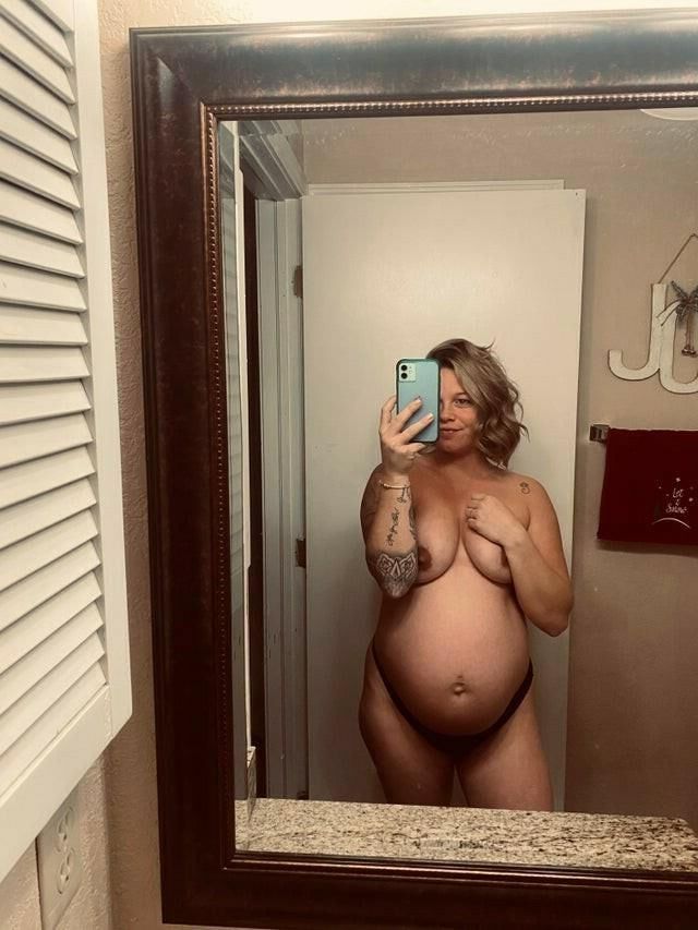 Preggers selfies 