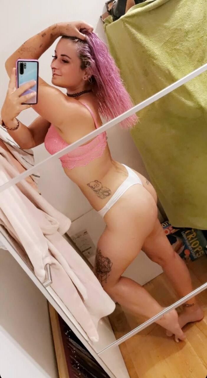 German slut takes selfies (NN)📍Germany 🇩🇪 Deutschland