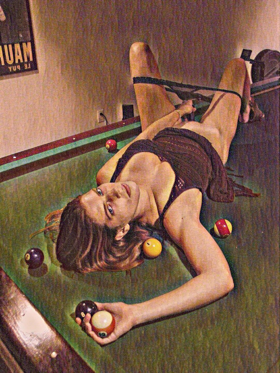 Люблю обнаженных девушек в Pooltable