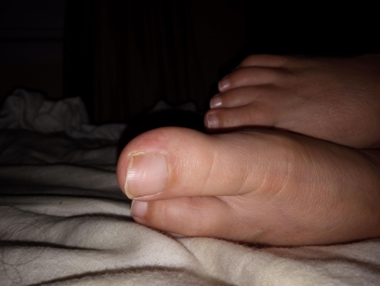 GF Toes, волосатая киска