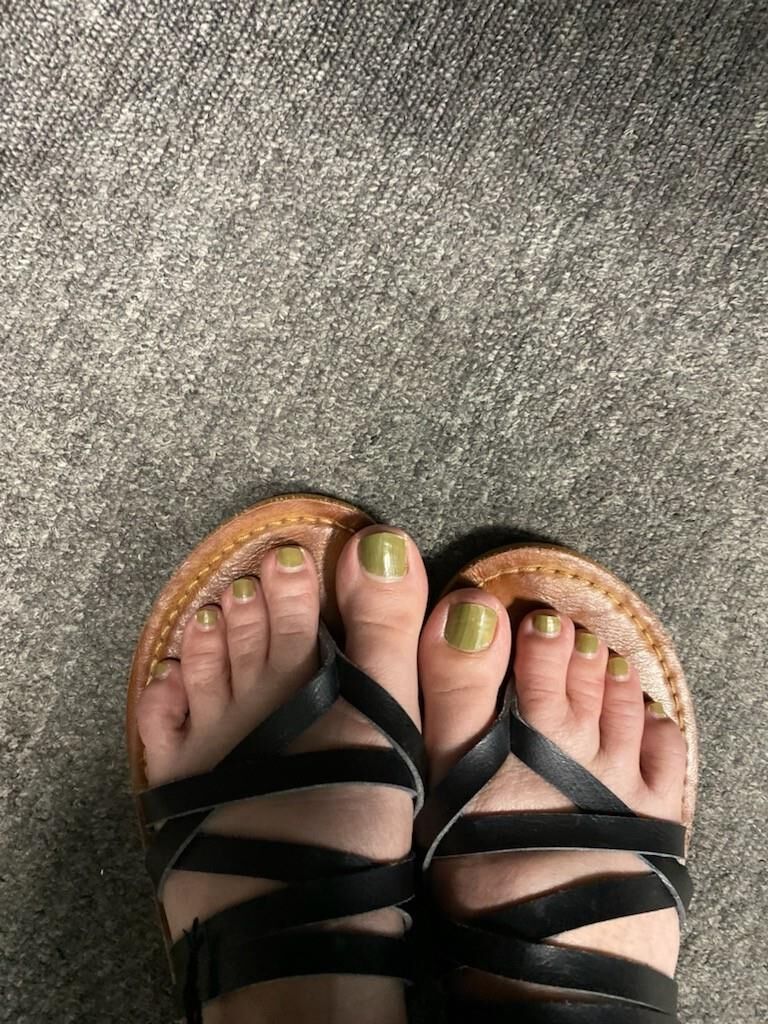 GF Toes, волосатая киска