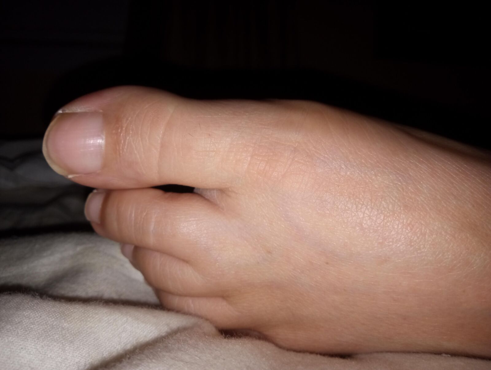 GF Toes, волосатая киска