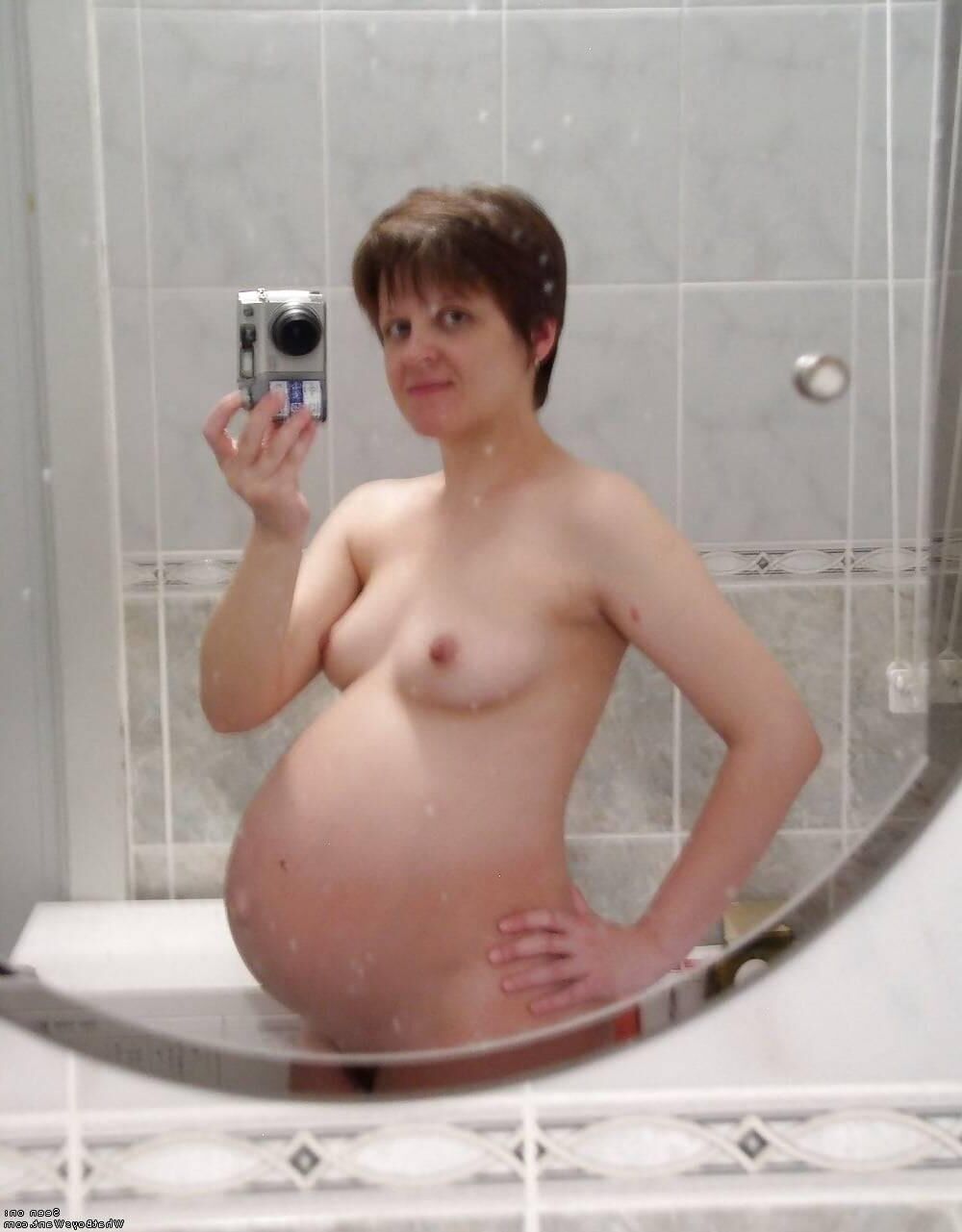 Preggers selfies 