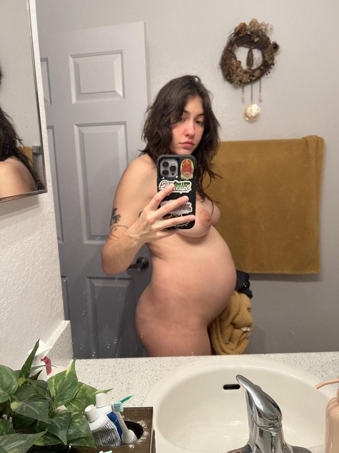 Preggers selfies 