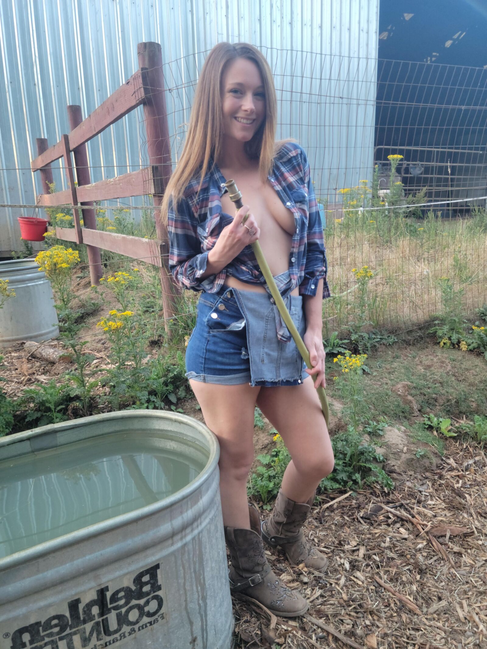 Country girls are hot! (non nude)