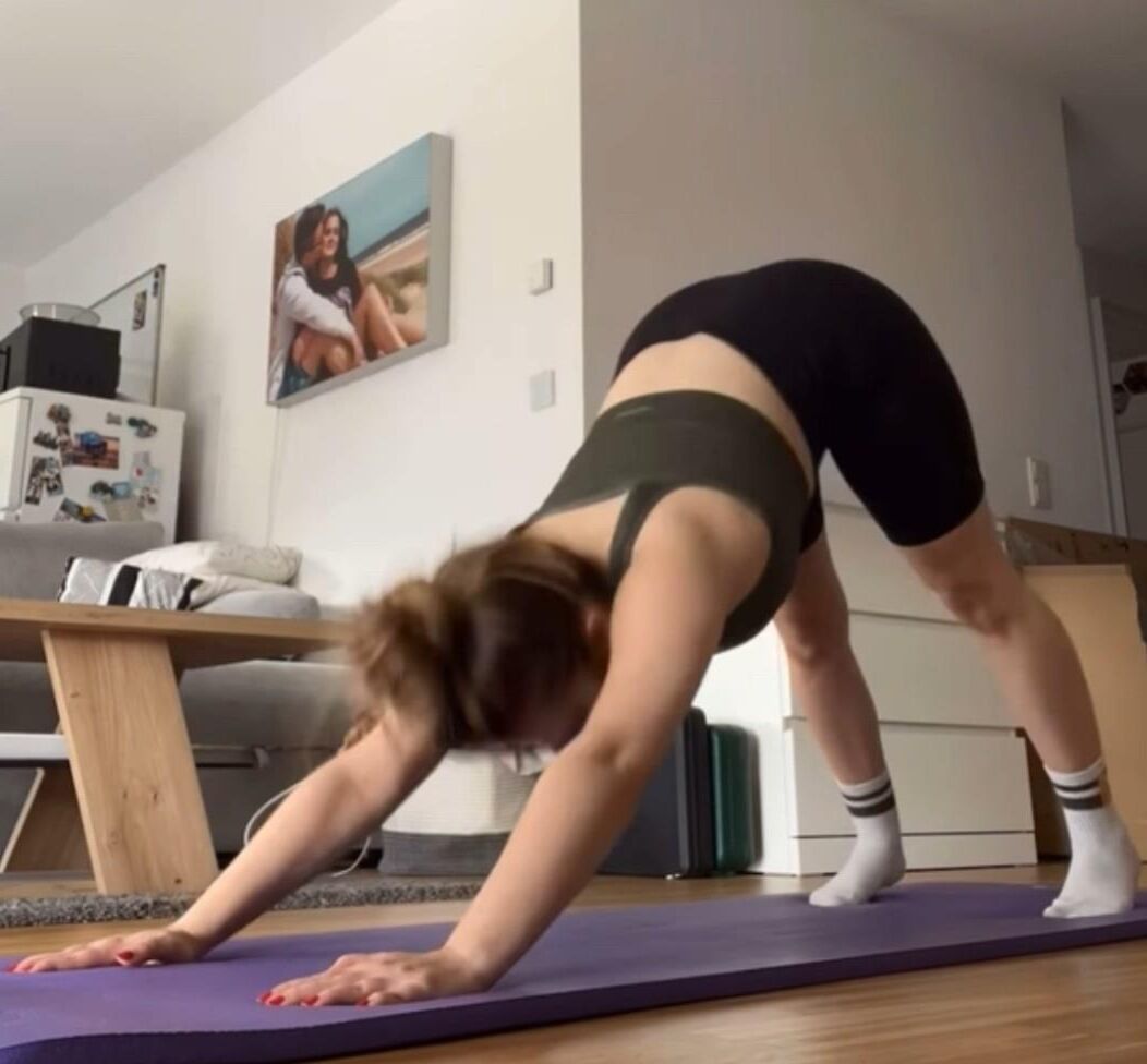 german yoga girl showing her skills