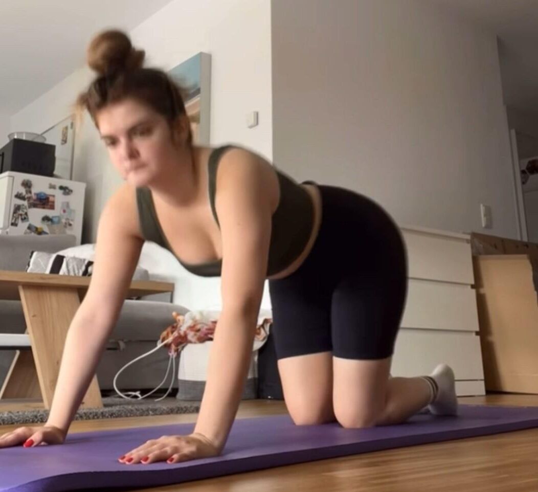 german yoga girl showing her skills