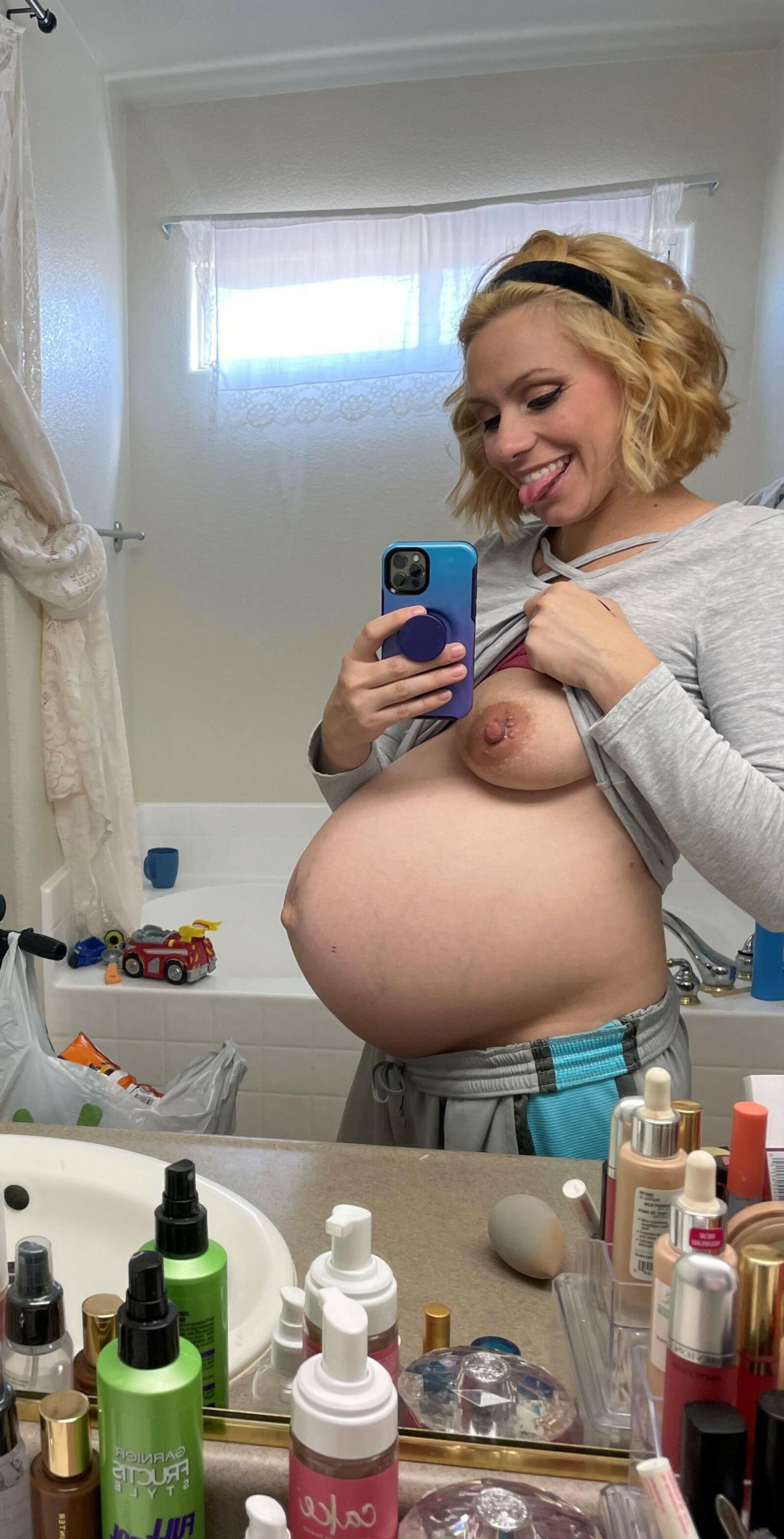 Pregnant selfies