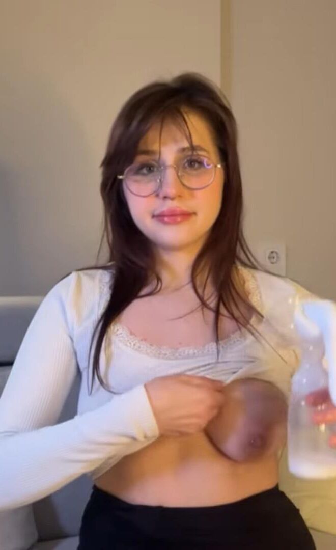 女性の搾乳のおっぱい