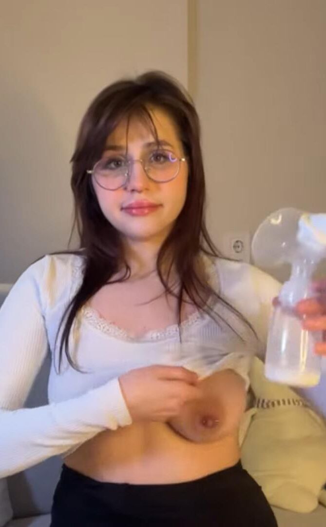女性の搾乳のおっぱい