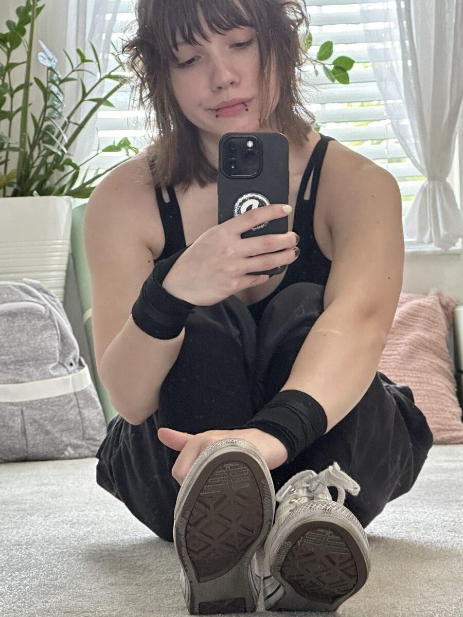 Fit Muscular Girl демонстрирует тело